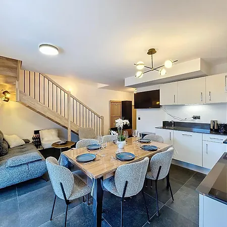 Neuf 2 Pres Des Pistes A Avec Parking - Fr-1-560-158 Apartment